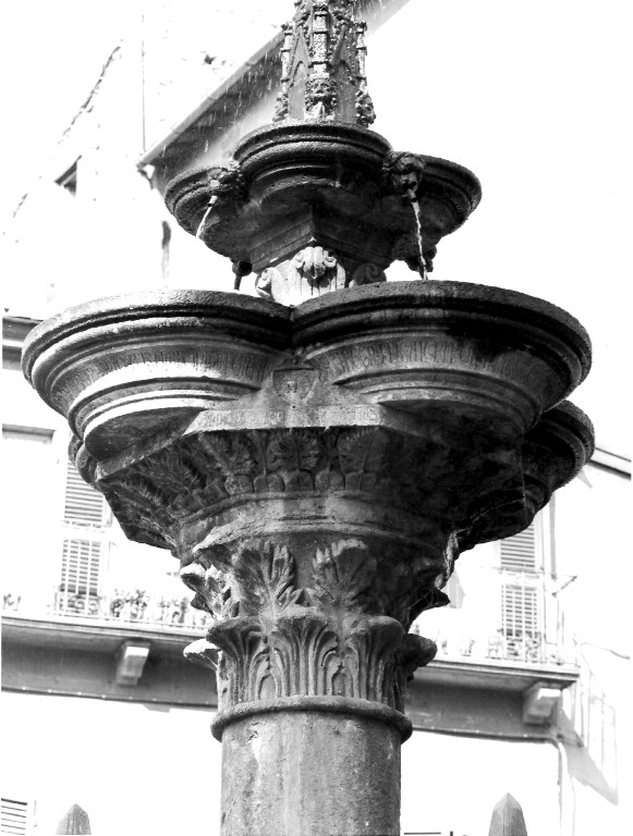 fontana di Bertoldo di Giovanni (attribuito), Pietro di Giovanni (attribuito), Maestro Benedetto da Perugia (attribuito) (primo quarto sec. XIII, sec. XV, sec. XVIII)