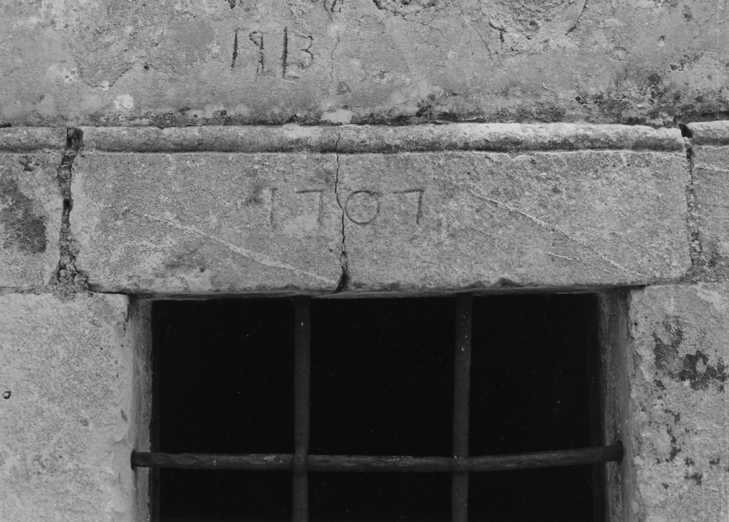 architrave di finestra - ambito abruzzese (sec. XVIII)