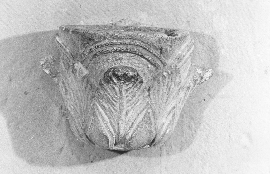 acquasantiera da parete - ambito laziale (sec. XVI)