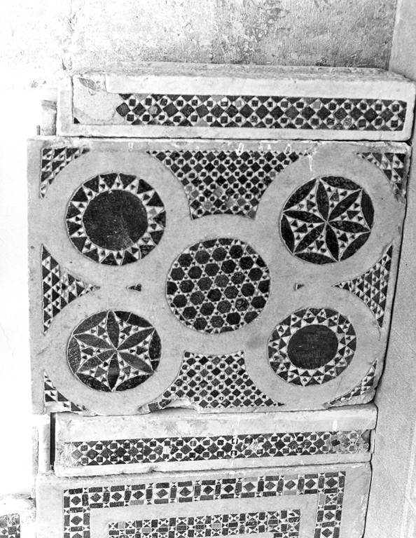 lastra, frammento - ambito cosmatesco (sec. XII)