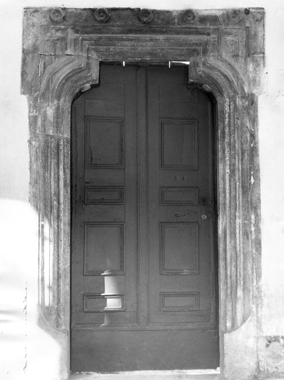 portale - ad arco ribassato - ambito tedesco (fine sec. XV)