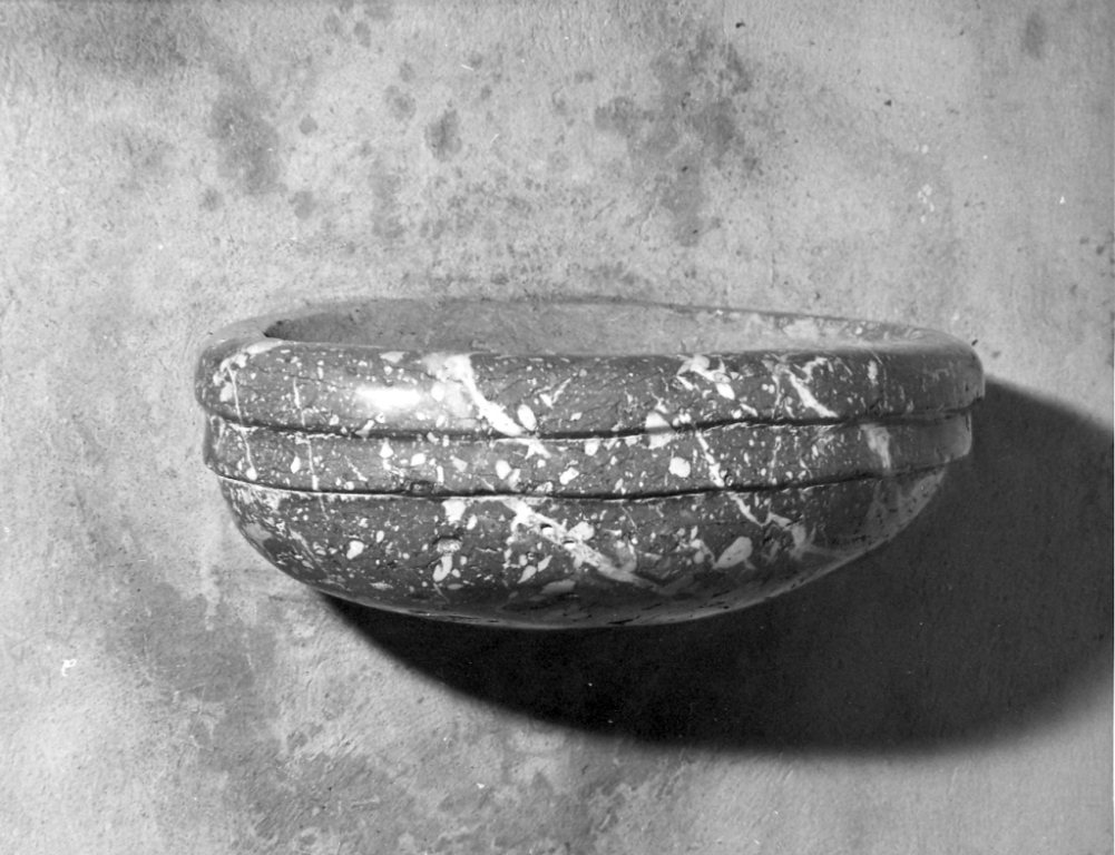 acquasantiera da parete - ambito laziale (sec. XVIII)