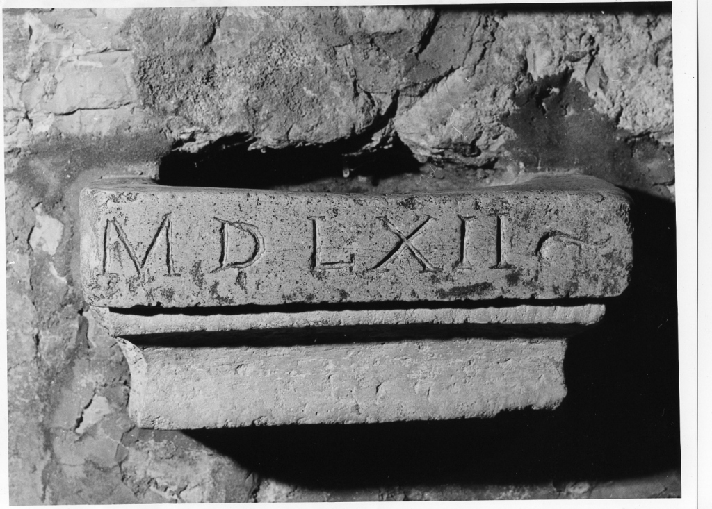 acquasantiera da parete - manifattura laziale (sec. XVI)