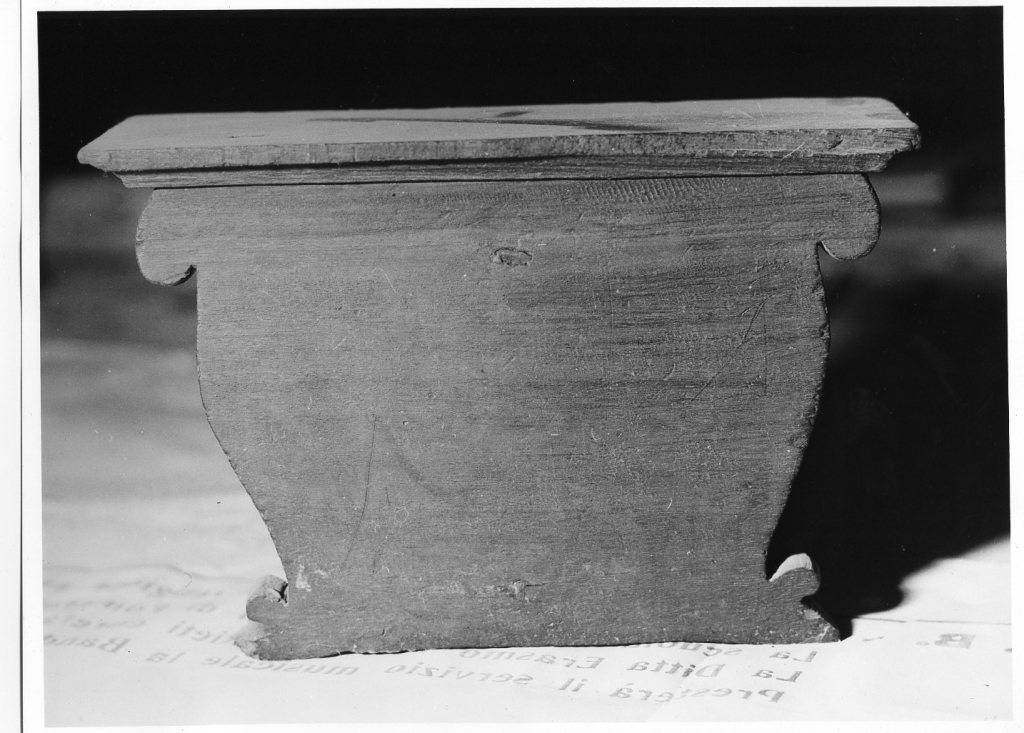 piedistallo, serie - manifattura laziale (sec. XVIII)