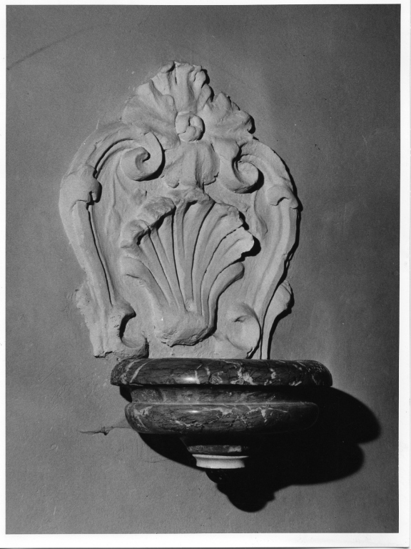 acquasantiera da parete - manifattura laziale (sec. XVIII)