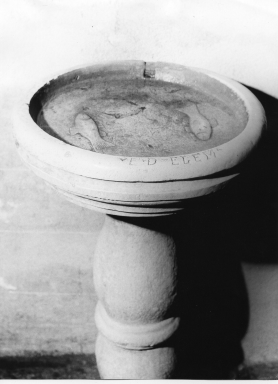 acquasantiera - a fusto - ambito laziale (sec. XVI)