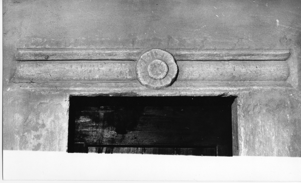 architrave di portale - manifattura laziale (sec. XVIII)