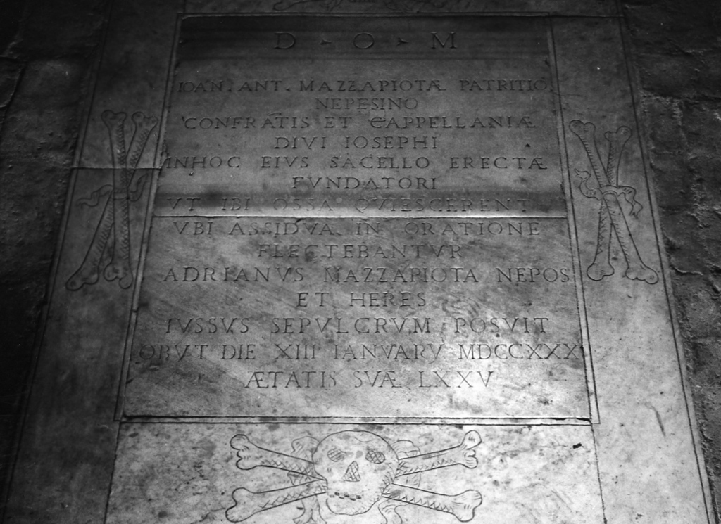 lapide tombale - ambito laziale (sec. XVIII)