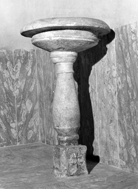 acquasantiera - a fusto - ambito Italia centro-meridionale (sec. XVI)