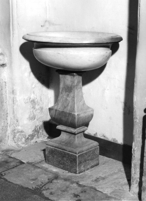 acquasantiera - a fusto, coppia di Pozzi (attribuito) (prima metà sec. XVIII)