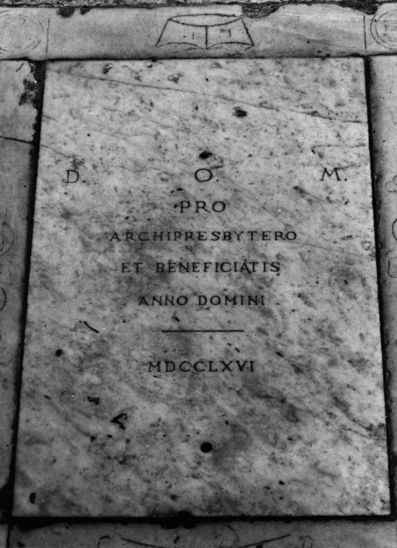 lapide tombale - ambito laziale (sec. XVIII)