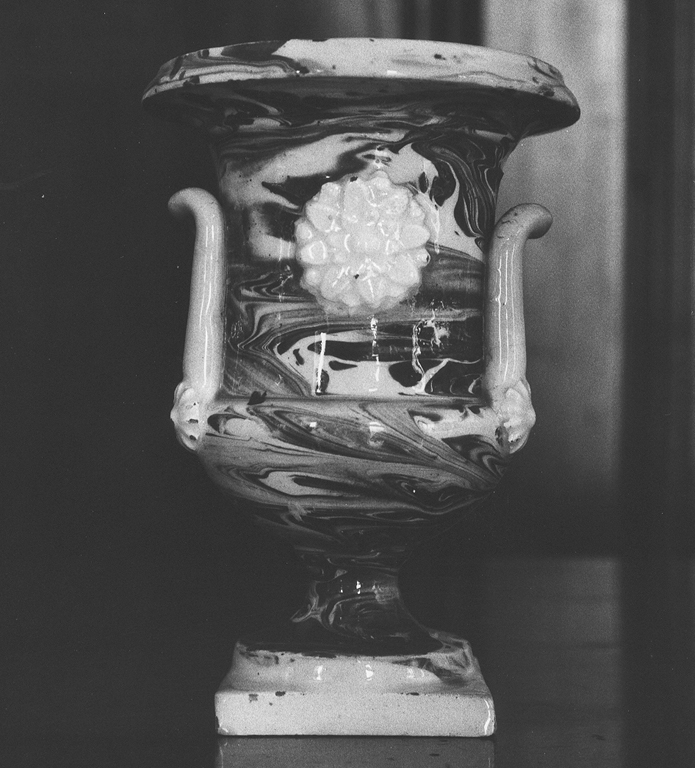 vaso - ambito Italia centrale (prima metà sec. XIX)