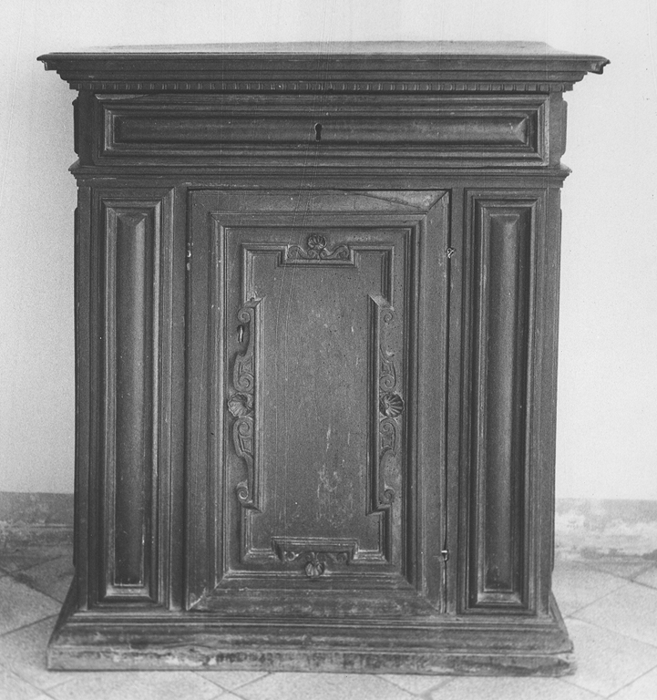 credenzina - ambito Italia centrale (seconda metà sec. XVI)