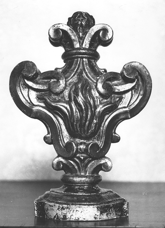 vaso d'altare con composizione floreale, serie - ambito laziale (sec. XVII)