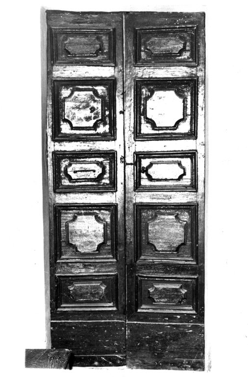 porta - a due battenti - ambito laziale (fine/inizio secc. XVII/ XVIII)
