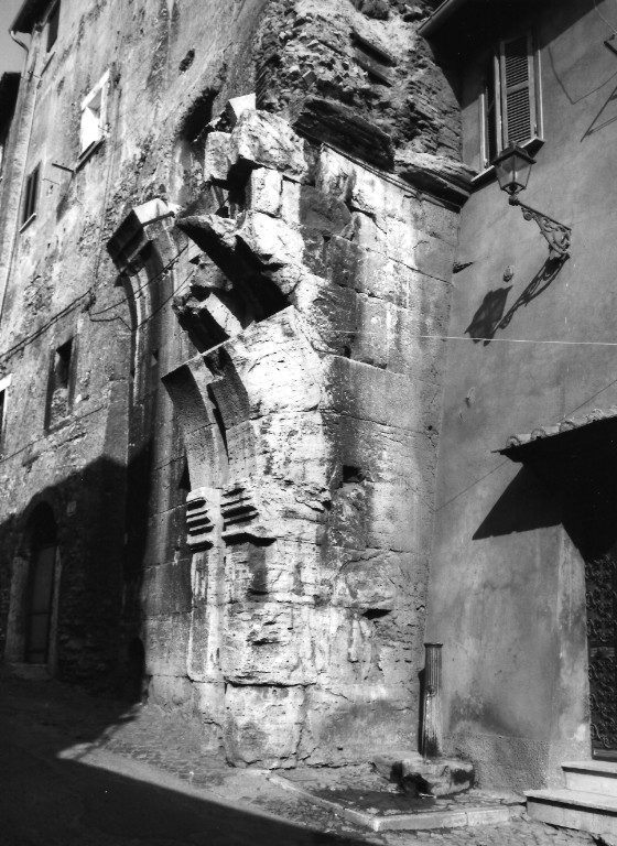 porta, frammento - ambito laziale (fine/inizio secc. III/ IV)