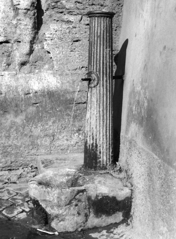 fontana - ambito laziale (sec. XVIII)