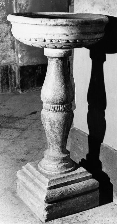 acquasantiera - a fusto - ambito laziale (sec. XVIII)