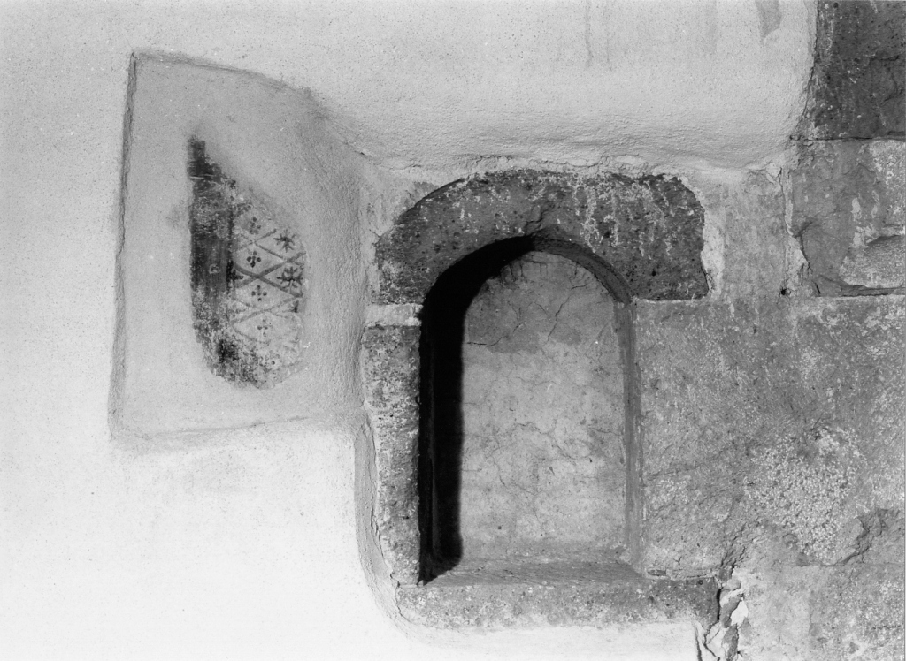 motivi decorativi geometrici a losanga (dipinto, frammento) - ambito laziale (secc. XIII/ XIV)