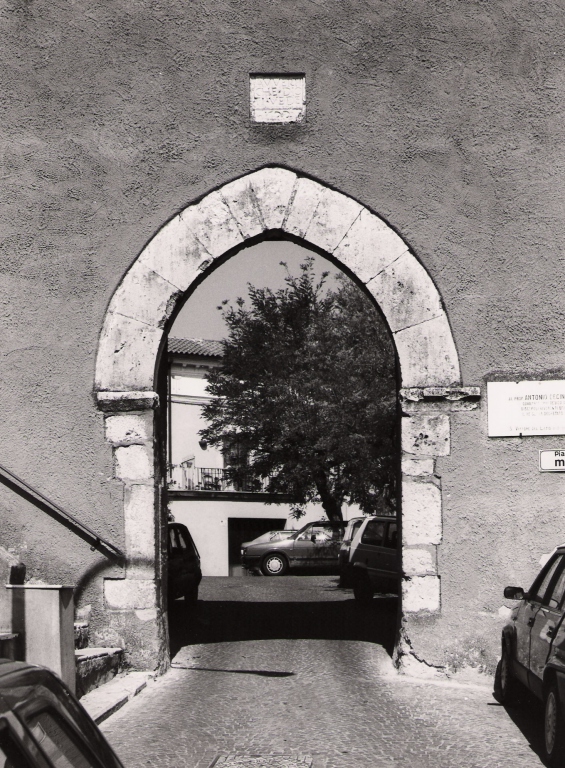 porta civica - ambito laziale (sec. XIV)