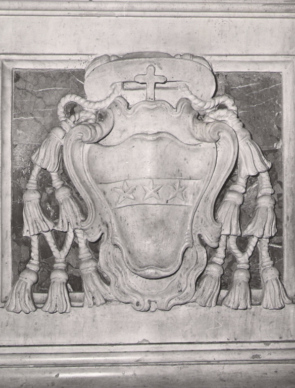 stemma cardinalizio (rilievo) - ambito laziale (sec. XVIII)