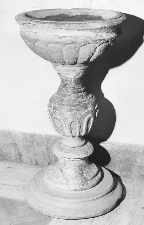 acquasantiera - a fusto - ambito laziale (fine/inizio secc. XVI/ XVII)