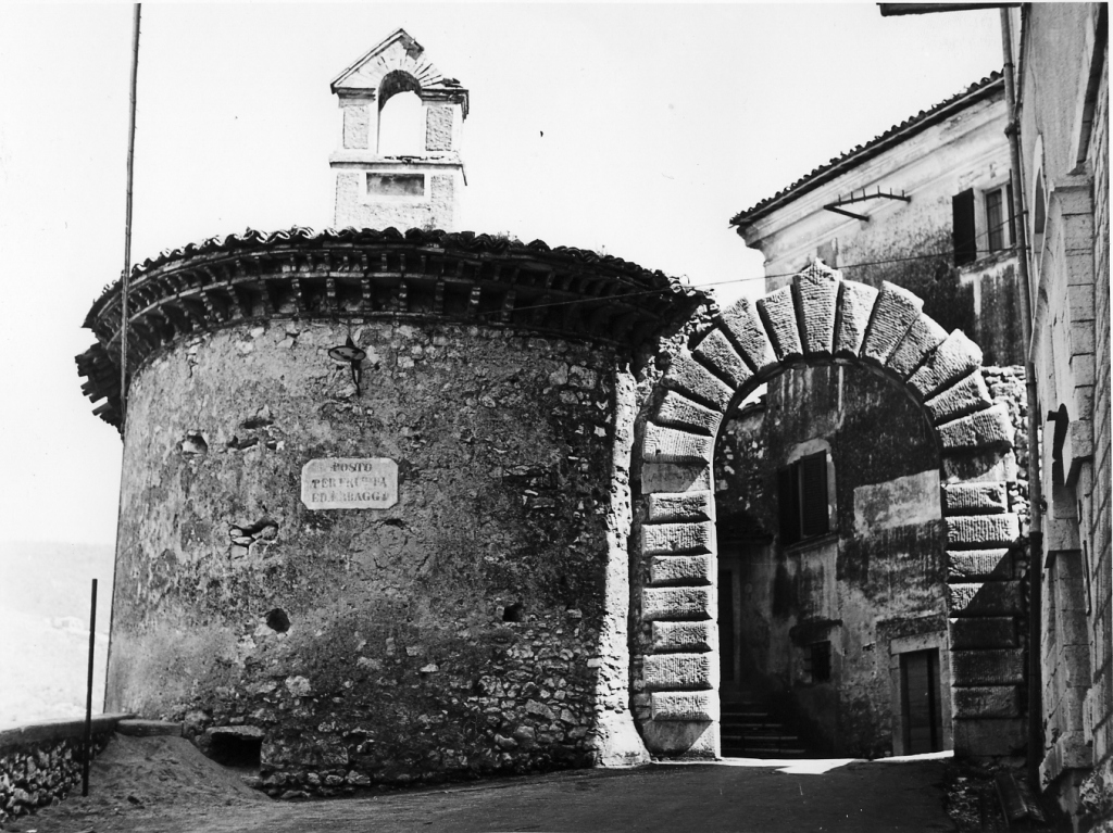 porta civica - ambito laziale (sec. XVI)