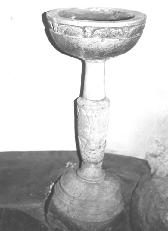 acquasantiera - a fusto - ambito laziale (secc. XIV/ XV)