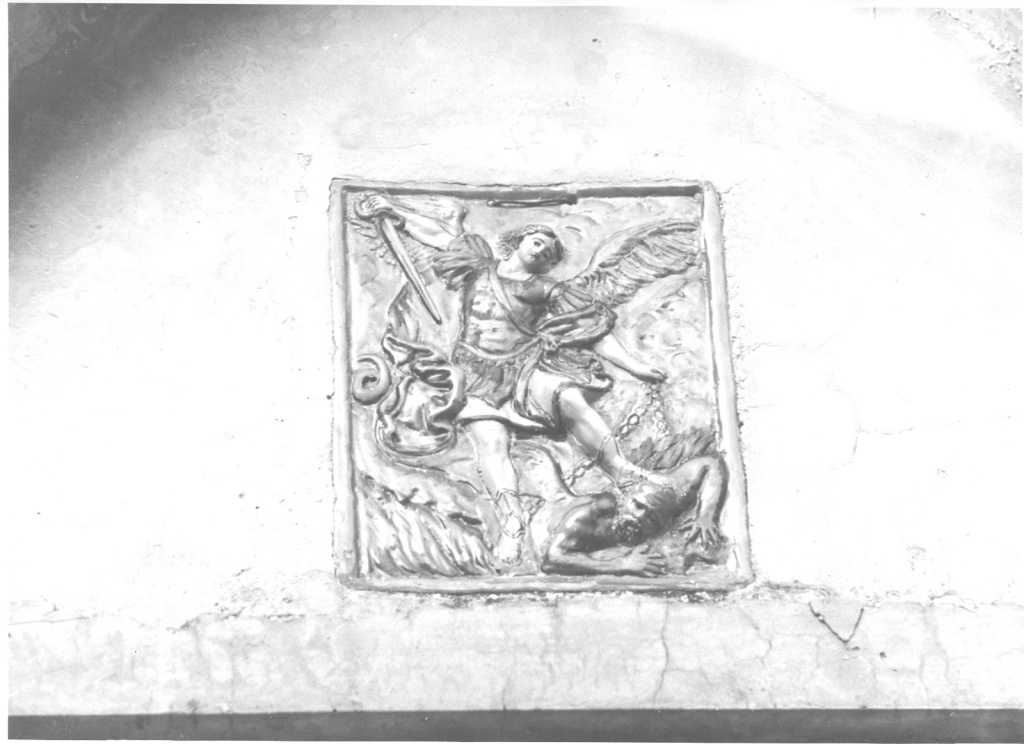 San Michele Arcangelo schiaccia il demonio (rilievo) - ambito romano (sec. XVIII)