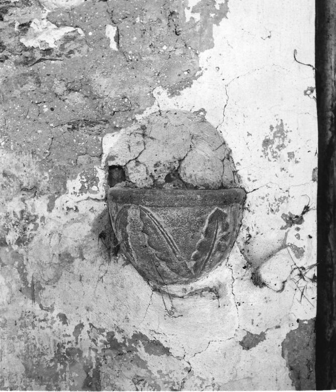 acquasantiera da parete - ambito laziale (sec. XVII)