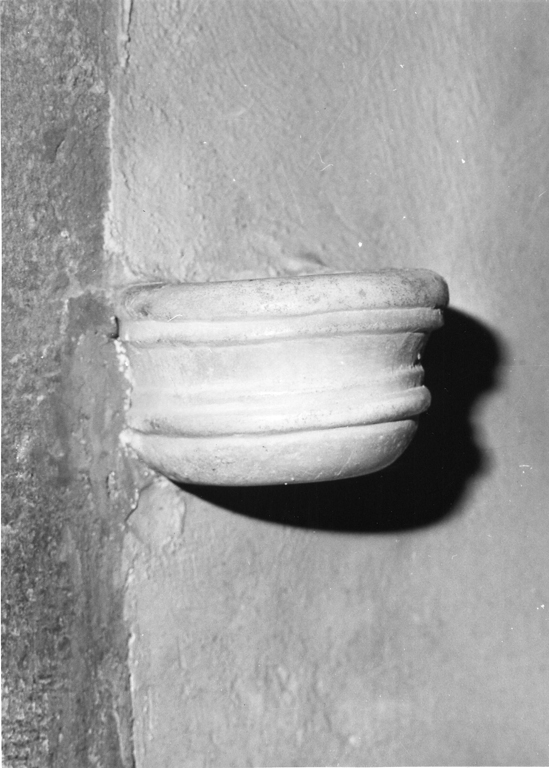 acquasantiera da parete, opera isolata - ambito laziale (sec. XVII)
