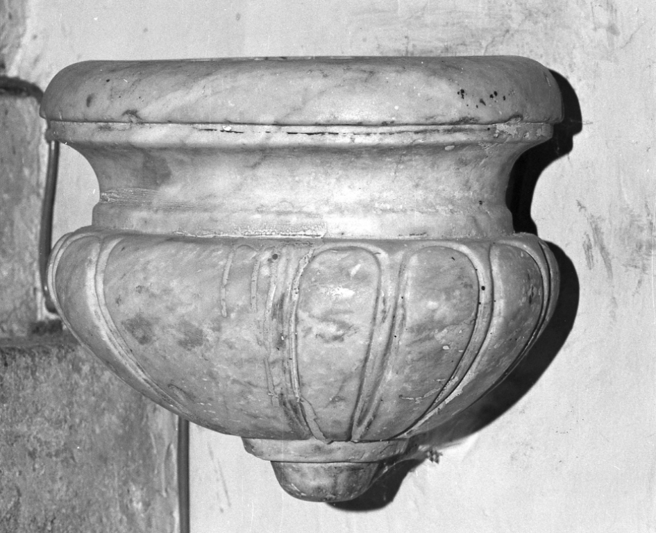 acquasantiera - ambito laziale (sec. XVII)