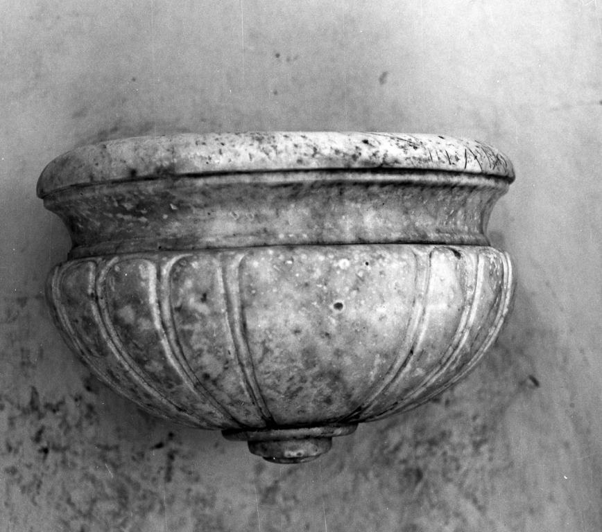 acquasantiera - ambito laziale (sec. XVII)