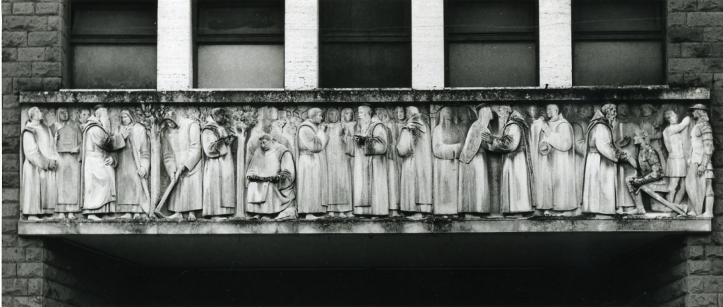 scene della vita di San Benedetto (rilievo) di Crocetti Venanzo (sec. XX)