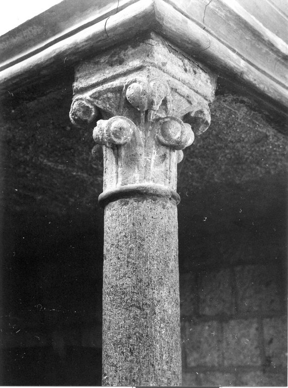 capitello di colonnina - ambito viterbese (prima metà sec. XIII)