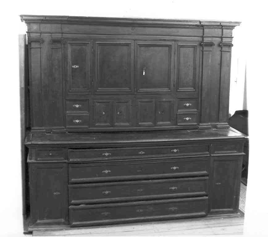 armadio da sacrestia - ambito laziale (secc. XVI/ XVII)