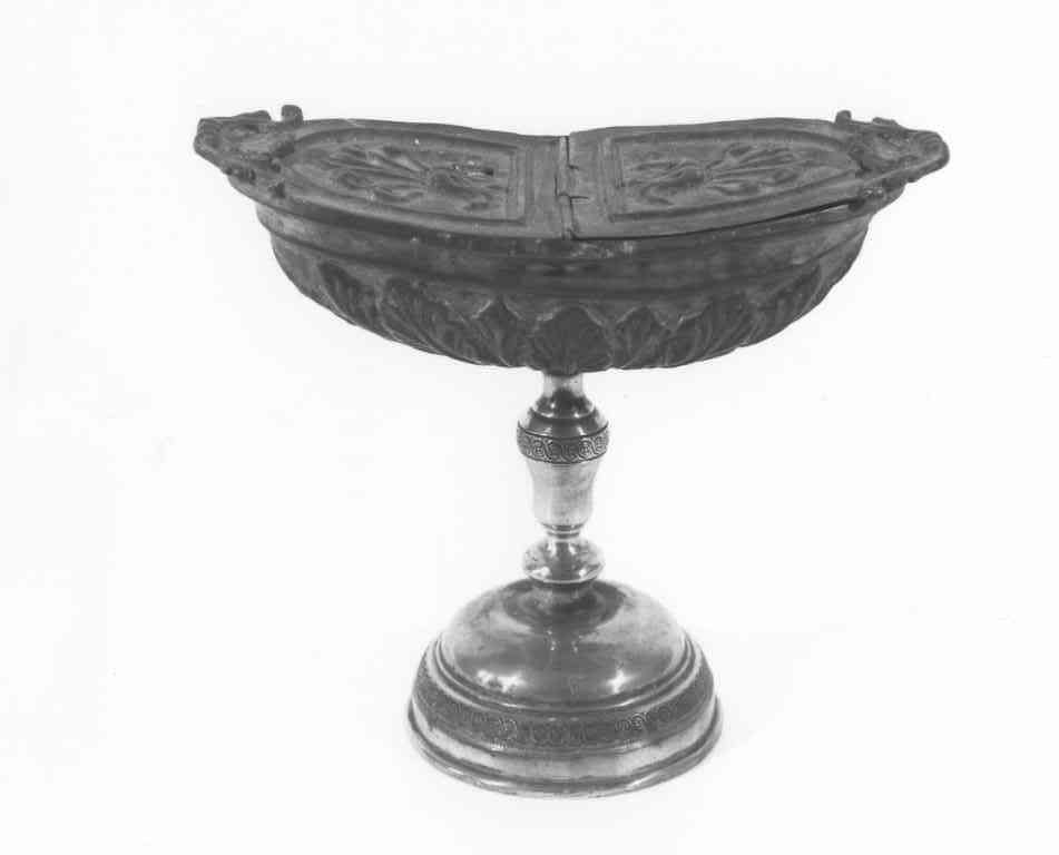 navicella portaincenso - a doppia valva - ambito romano (prima metà sec. XVIII)