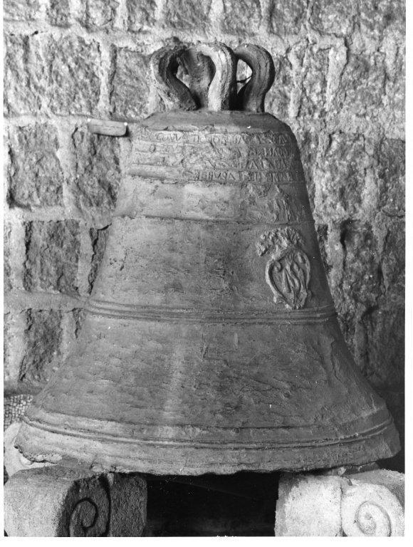 campana - manifattura viterbese (sec. XV)