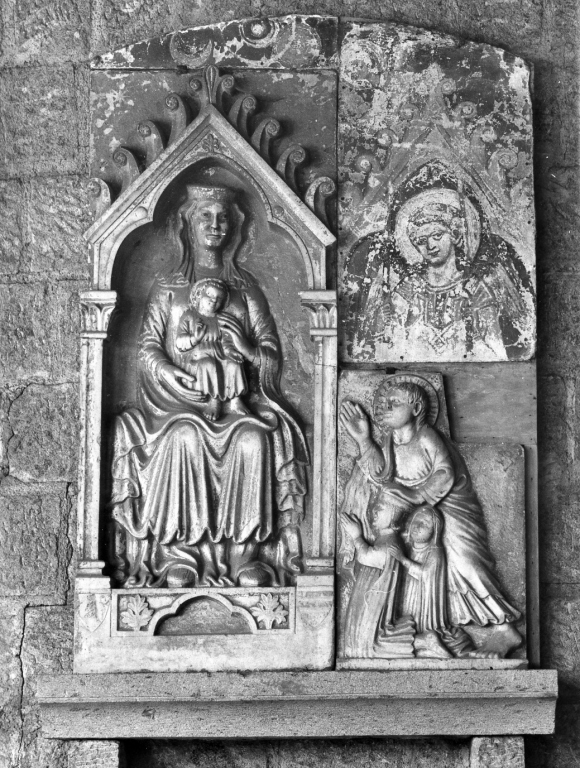 Madonna in trono con Bambino e Santi (scultura) - ambito laziale (sec. XIV)