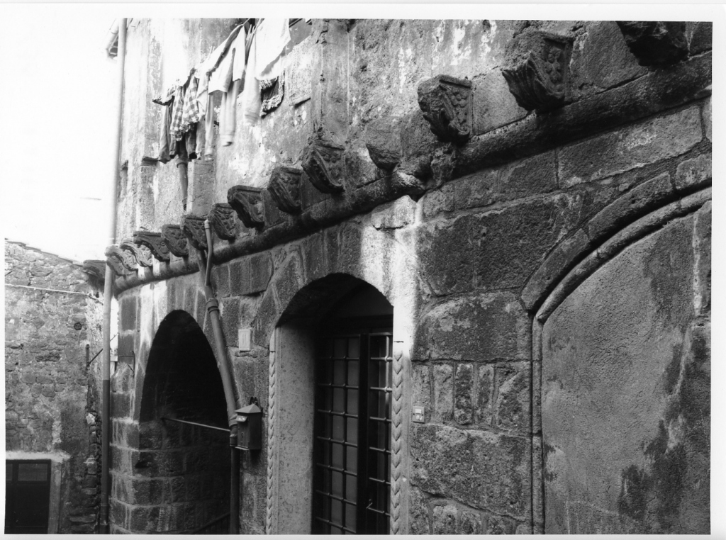 portale - ad arco ribassato - ambito laziale (fine sec. XV)