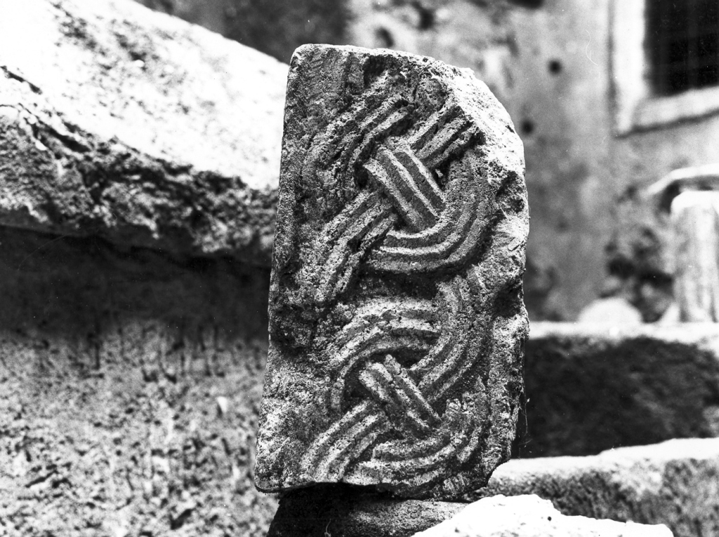 pilastrino, frammento - ambito Italia centrale (sec. IX)