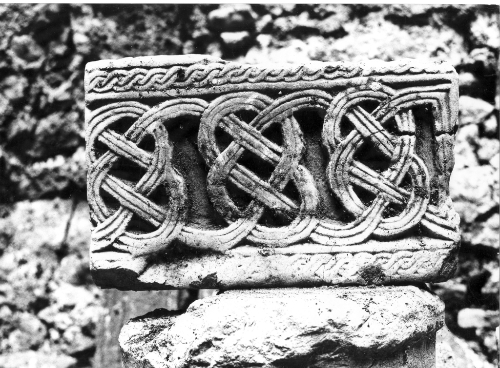 pilastrino, frammento - ambito Italia centrale (sec. IX)