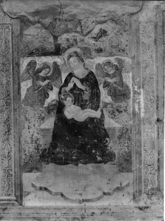 Madonna con Bambino e angeli (dipinto, complesso decorativo) di Velandi Domenico (attribuito) (secc. XV/ XVI)