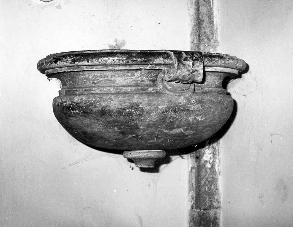 acquasantiera da parete - ambito romano (sec. XVIII)