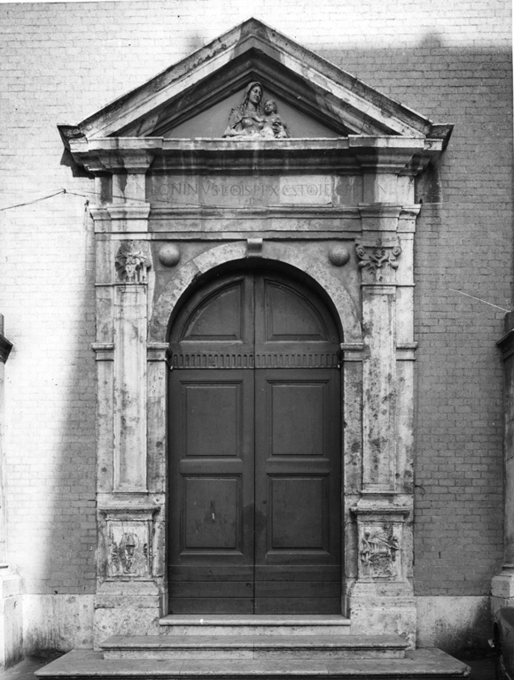 portale architravato - ambito laziale (sec. XVI)