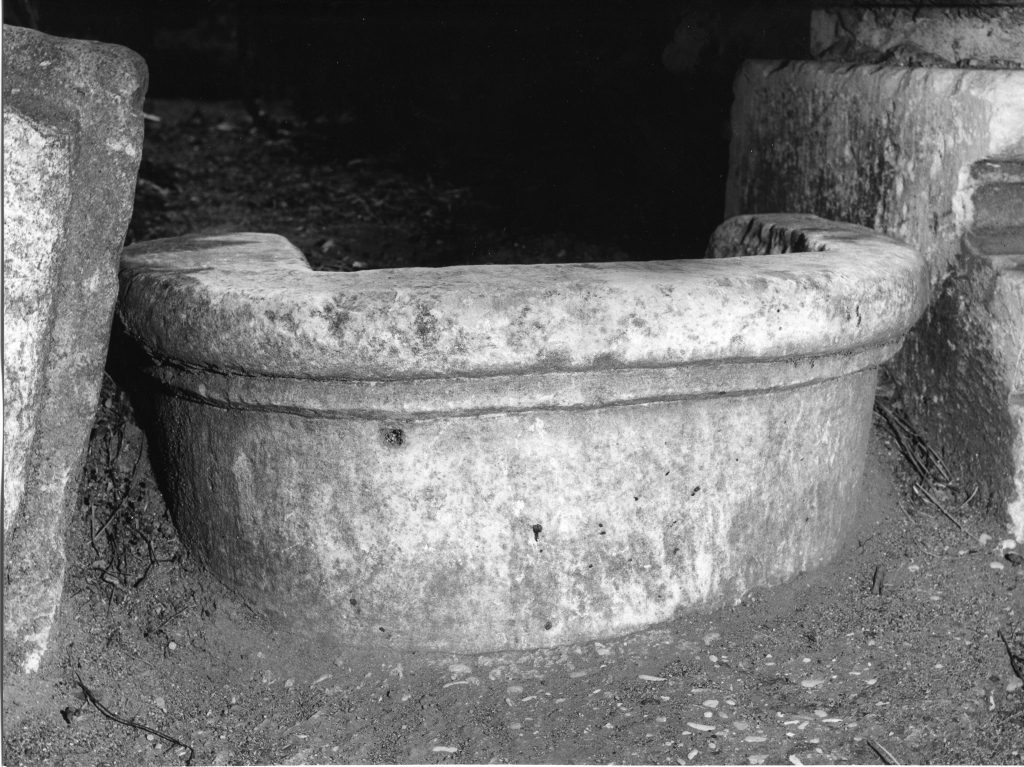 capitello, frammento - ambito laziale (sec. IX)