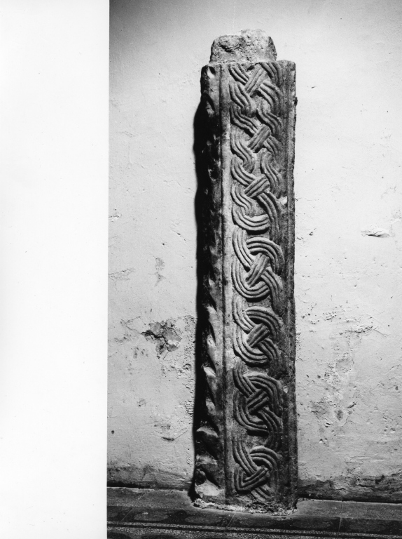 cornice, frammento - ambito laziale (sec. IX)