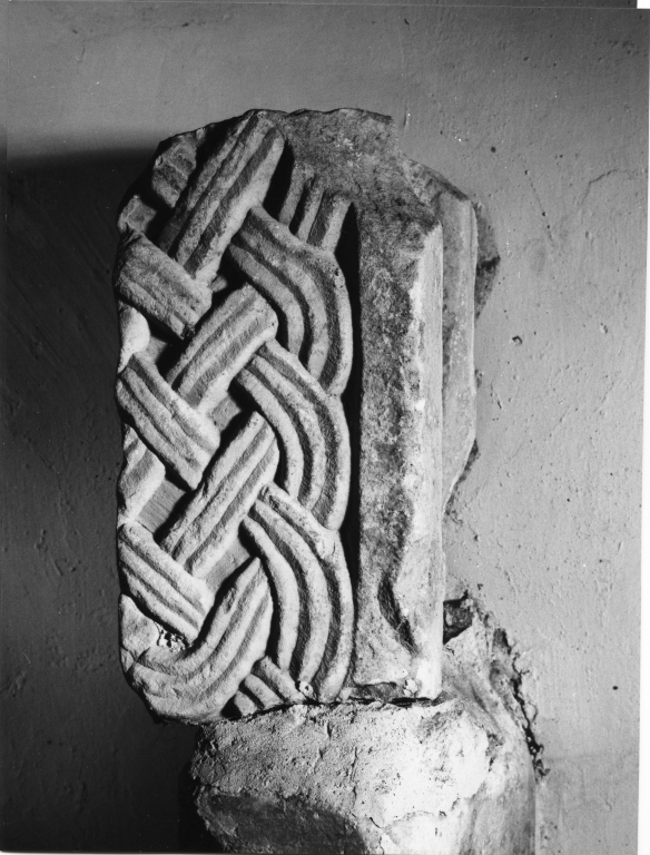 cornice, frammento - ambito laziale (sec. IX)
