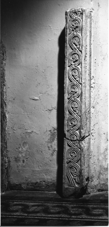 cornice, frammento - ambito laziale (sec. IX)