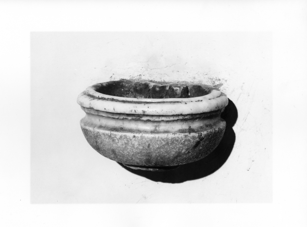 acquasantiera da parete - anbito laziale (sec. XVIII)